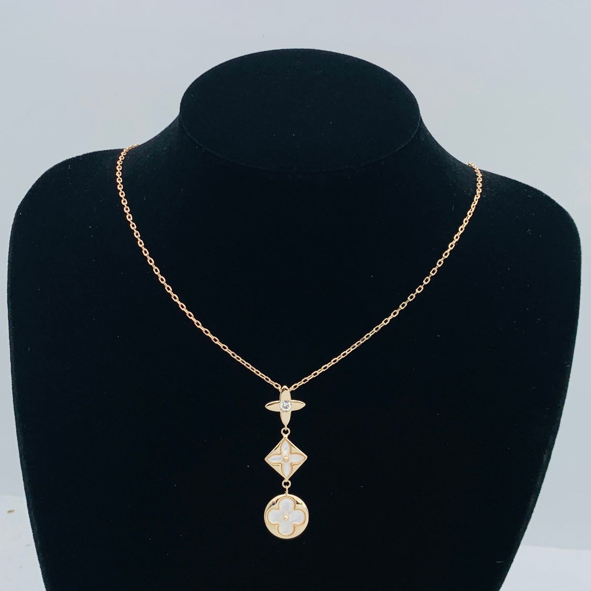 Fashionable Gold Chain Necklace with Dual Geometric Charms