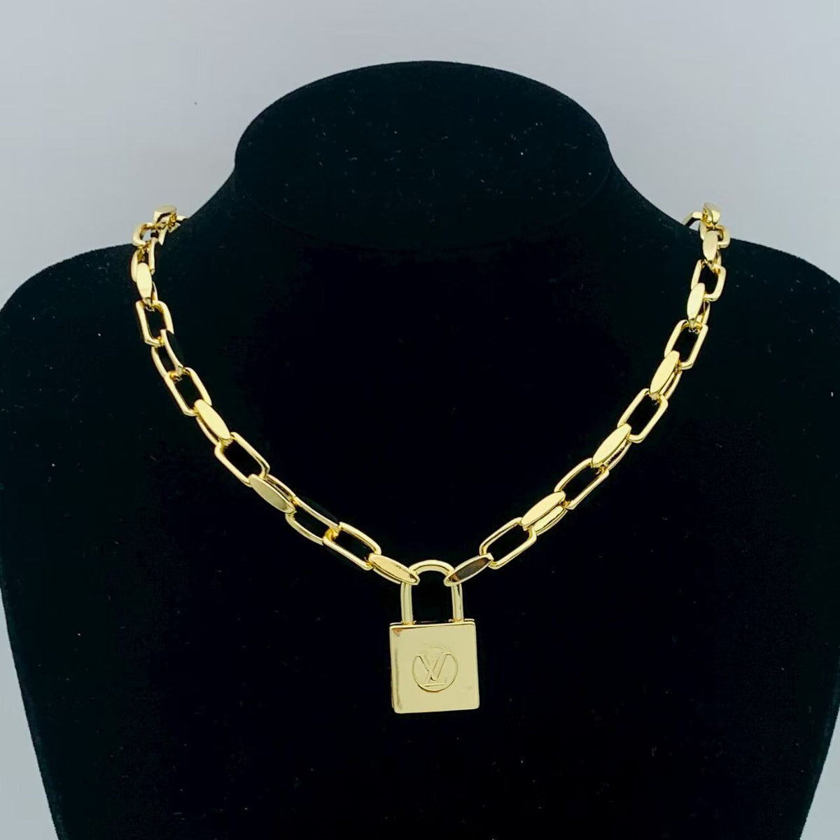 Chic Gold Chain Padlock Necklace