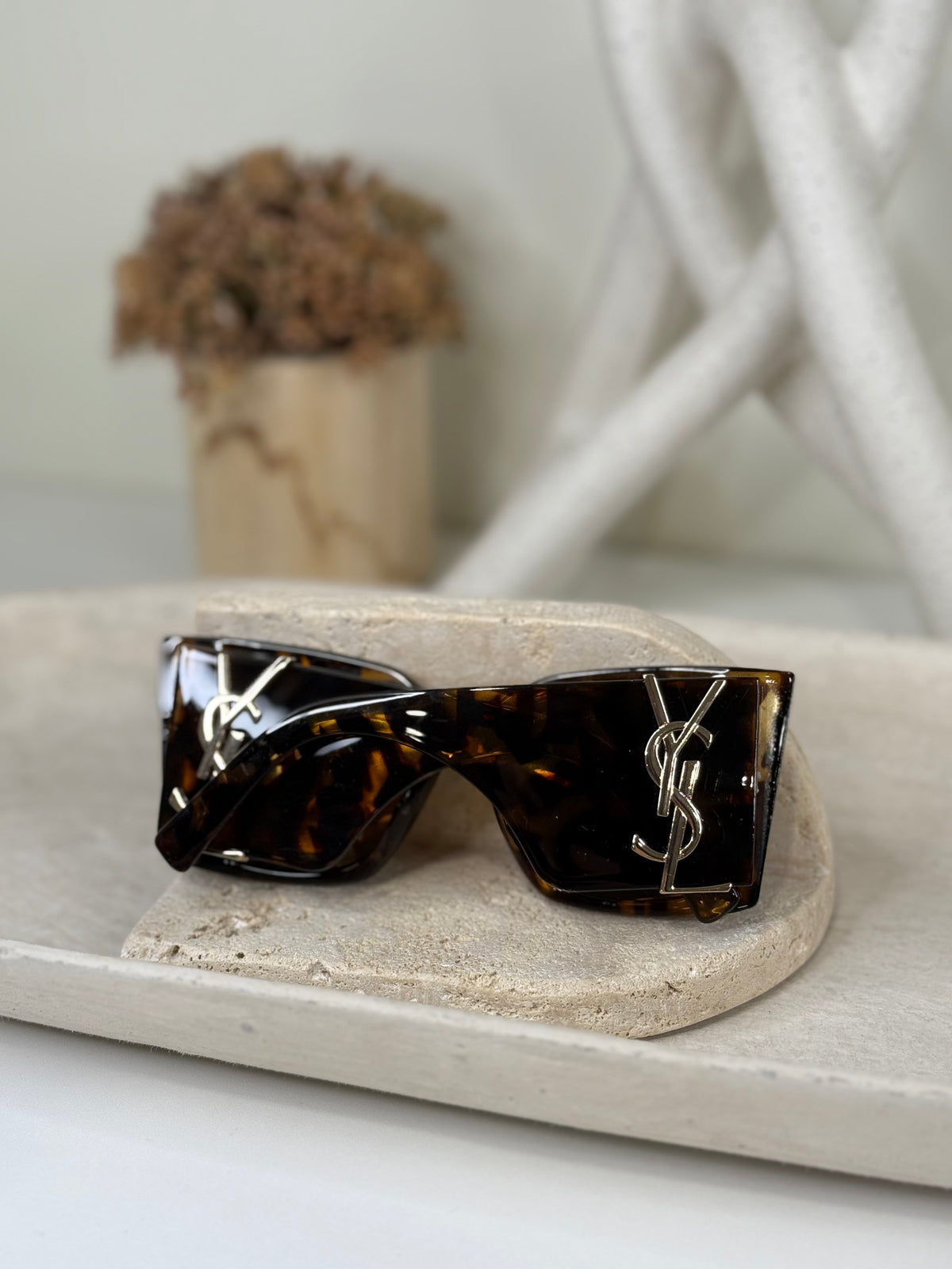 Tortoiseshell Oversized Sunglasses with Bold Square Frames