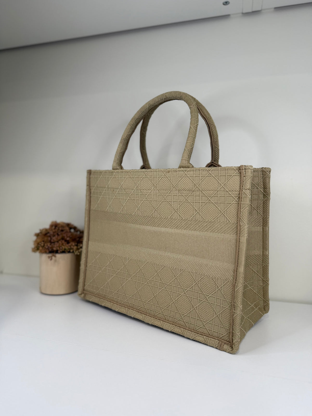 Contemporary Leather Tote with Structured Design