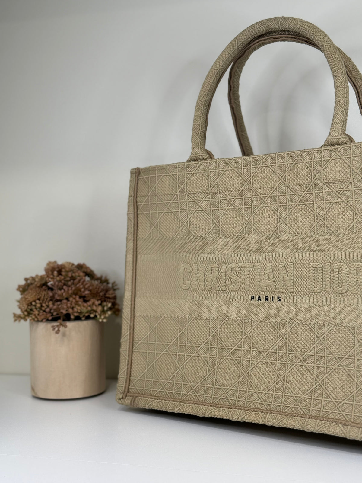 Contemporary Leather Tote with Structured Design