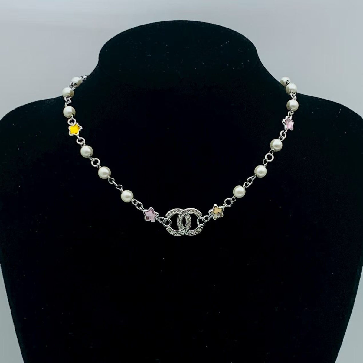 Dazzling Star & Faux Pearl Choker with Diamanté Interlocking Circle Charm