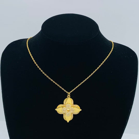 Elegant Gold Clover Pendant Necklace