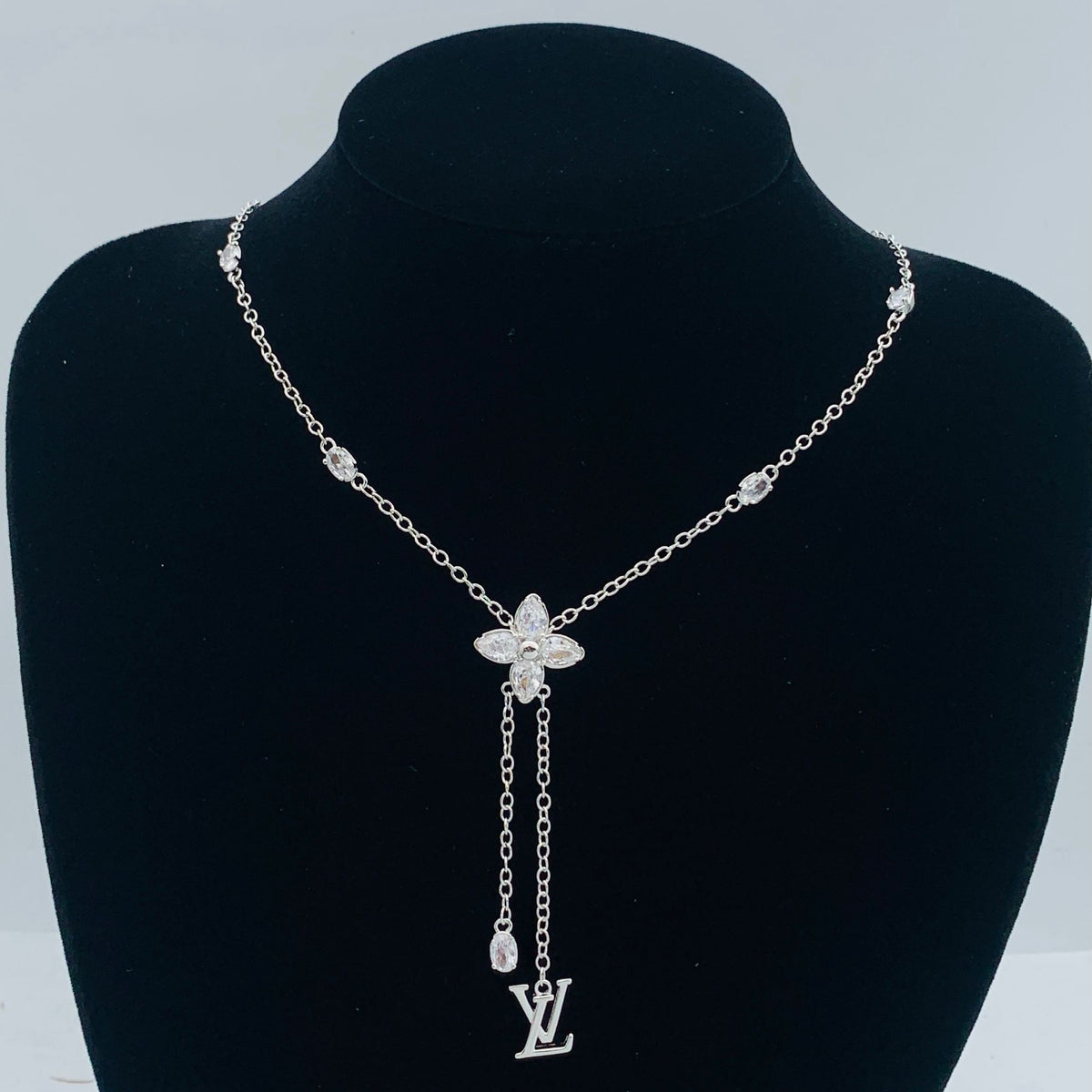 Elegant Dainty Floral Drop Pendant Necklace