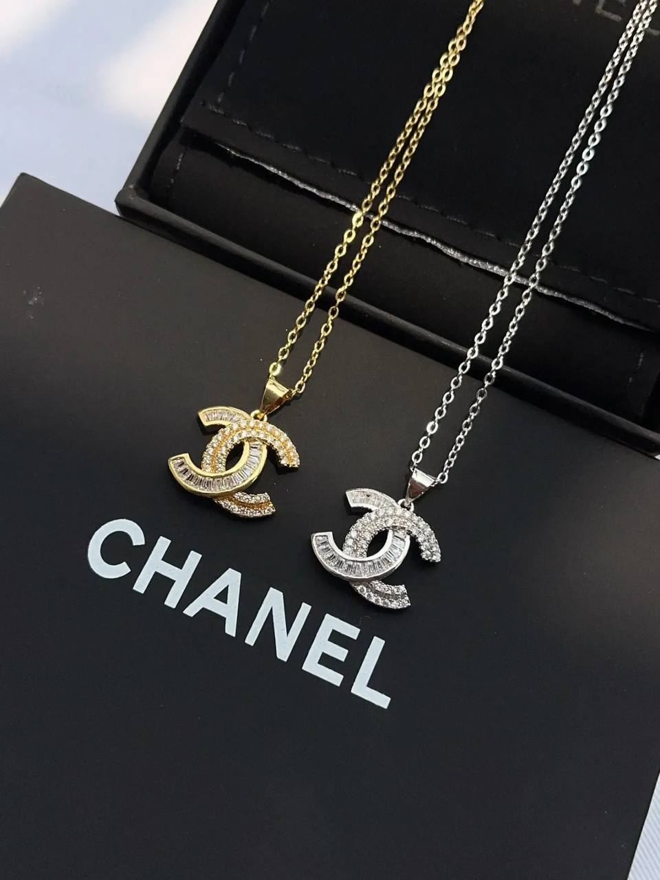 Brilliant Interlocked Design Pendant on Fine Gold Chain